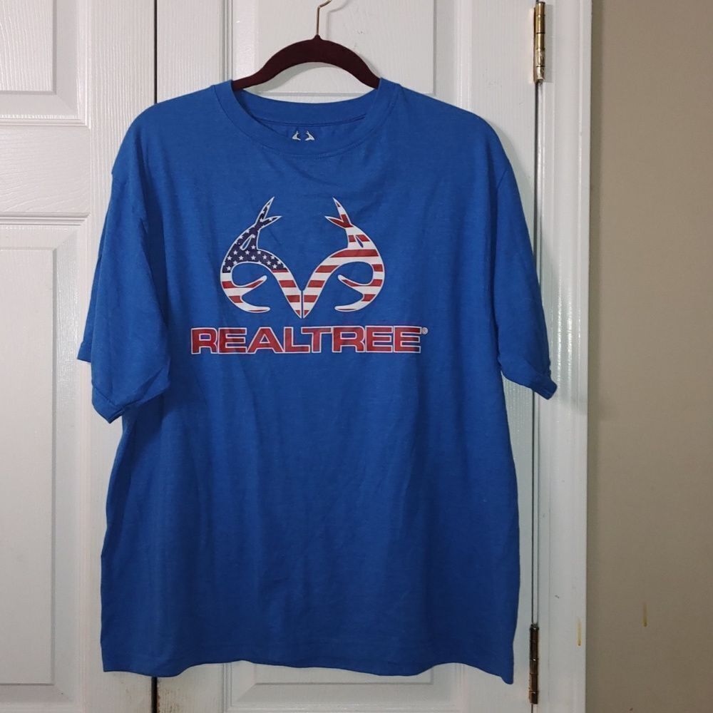 Realtree  blue with red white blue logo short sleeve tshirt  Sz  M